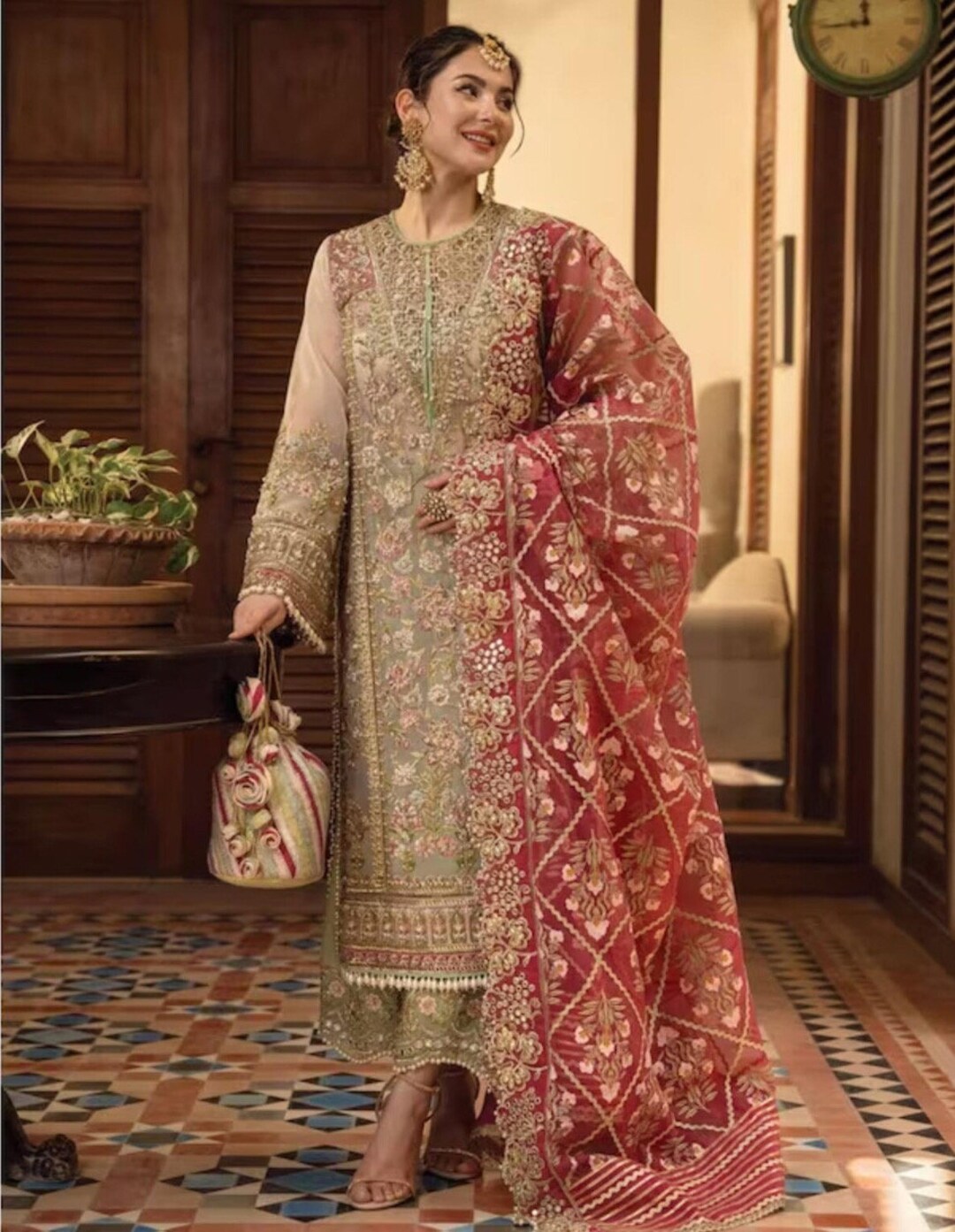 Luxury embroidered women's suit